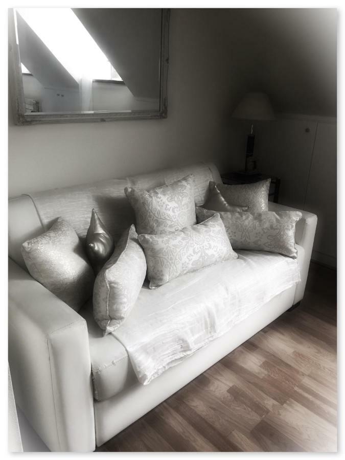 Stella Yardena Apartment Paris