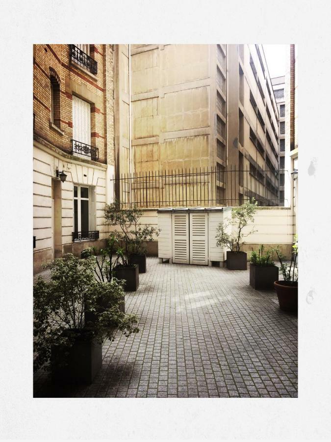 Stella Yardena Apartment Paris