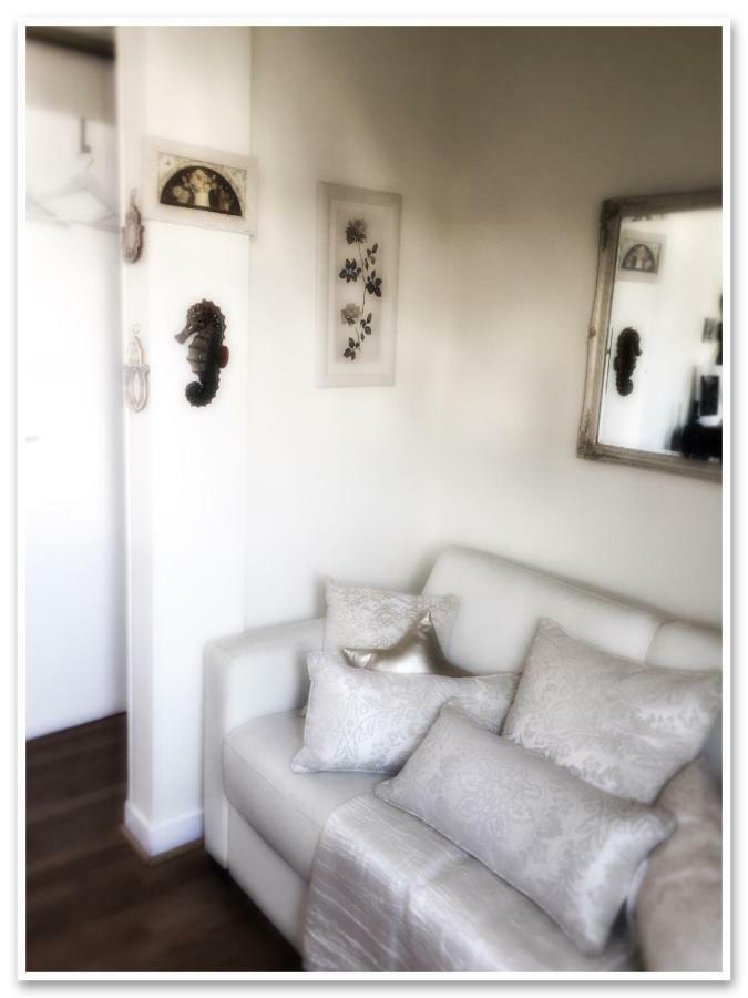 Stella Yardena Apartment Paris